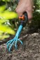 Preview: Gardena combisystem-Blumenkralle: 5-Zinken-Kleingrubber zum Lockern des Bodens in Beeten und Blumenkästen, Arbeitsbreite 7 cm, ergonomischer Griff, Korrosionsschutz (8923-20) 08923-20