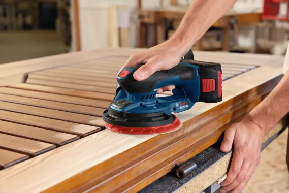 Preview: Bosch Professional 18V System Akku-Schleifer GEX 18V-150-3 inkl. 1x Schleifpapier, 1x Staubbox, 1x Schutzring, 0601372904