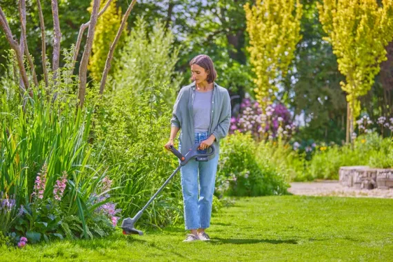Preview: Gardena Akku-Rasentrimmer EasyTrim 25/18V P4A Solo, 14704-55