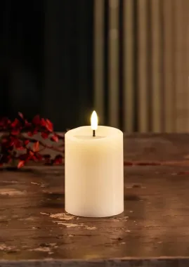 Preview: Schlaraffenland 3D LED Kerze NOVITA creme, D7,5 H10 cm, Echtwachs, 11831