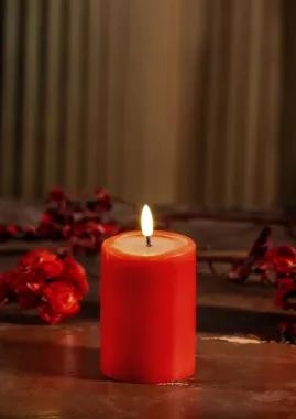 Preview: Schlaraffenland 3D LED Kerze NOVITA rot D7,5 H10 cm, Echtwachs, 11840