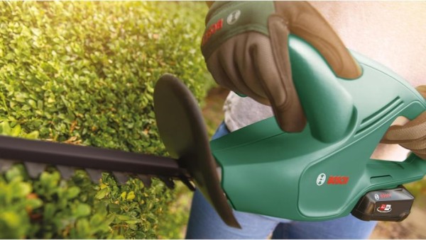 Bosch Akku Heckenschere EasyHedgeCut 18-45, 1 Akku + Ladegerät, 0600849H02