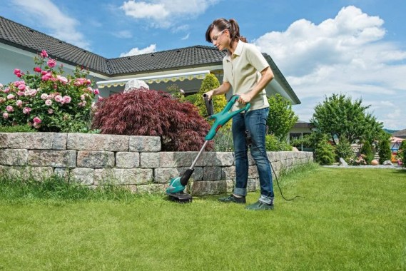 Bosch Rasentrimmer UniversalGrassCut 18 solo 06008C1D01