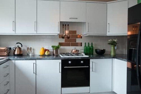 Preview: d-c-fix Klebefolie Perlmuttholz Weiß, 67,5 cm x 2 m, selbstklebend Deko-Folie für Möbel, F3468039