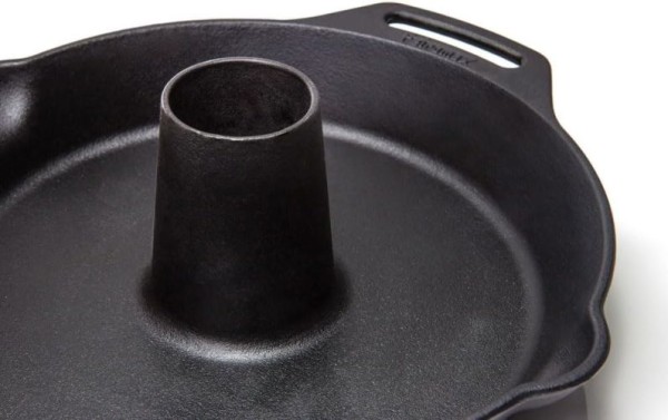 Petromax Geflügelbräter aus Gusseisen, 2 in 1, Vertiefung in der Mitte, vorbehandelt für sofortigen Einsatz, Durchmesser 25 cm x 10 cm cf30
