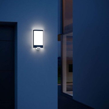 Steinel LED Außenleuchte L 240 S Edelstahl, 9.3 W LED Wandlampe, warm-weiß, 180° Bewegungsmelder, 10 m Reichweite, 8.1 x 16.5 x 30.5 cm 010461
