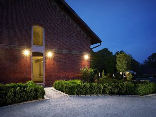 Steinel LED Außenstrahler LS 150 S schwarz, 240° Bewegungsmelder, max. 12 m Reichweite, Schwenkbar, 052546