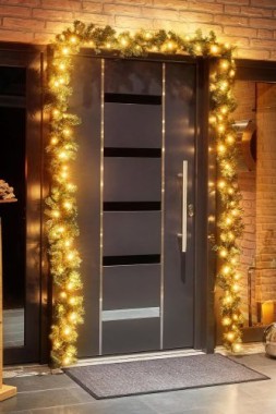 Preview: Tannengirlande 5 Meter mit 80 LED beleuchtet, inkl. 10 Meter Zuleitung, für Innen & Außen geeignet, warmweiß, 40288