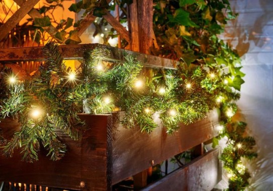 Tannengirlande 5 Meter mit 80 LED beleuchtet, inkl. 10 Meter Zuleitung, für Innen & Außen geeignet, warmweiß, 40288