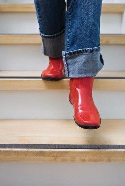 Tesa Anti-Rutschband - Für Treppen, Leitern und glatte Böden, Schwarz, 5 m x 25 mm, 55587-00002-11