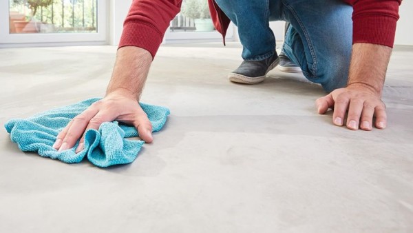 Preview: tesa Verlegeband extra stark klebend - 25 m x 50 mm, 05696-00010-11