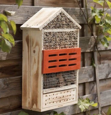 Windhager Insektenhotel 5 STERNE, aus Massivholz, gefüllt mit Rinde und Schilfrohr 06974