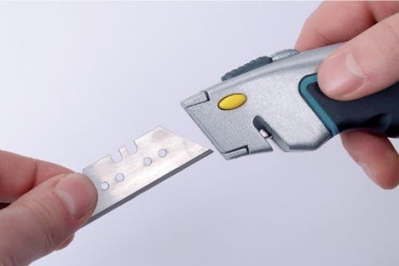 wolfcraft Schnellwechsel-Trapezklingen-Messer mit einziehbarer Klinge, 4131000