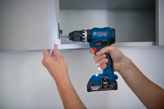 BOSCH Profi Set mit 2 18V-Werkzeugen: GSB 18V-45 + GWS 18V-8 + 2x GBA 4.0 Ah + GAL 18V-40 + Werkzeugtasche, 1510997