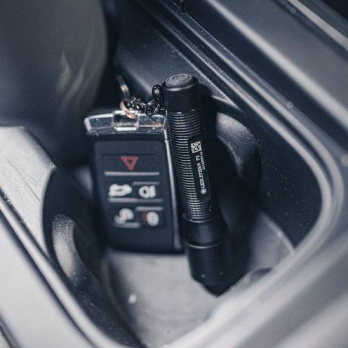 Ledlenser P3 Mini LED Taschenlampe, 130 Lumen, 110m Zoom, IP54, 6.5 Stunden Laufzeit, leicht 43g, AAA batteriebetriebene Schlüsselanhänger-Leuchte, Kindercamping, Wandern, Hundespaziergang P3 130 lm 503106