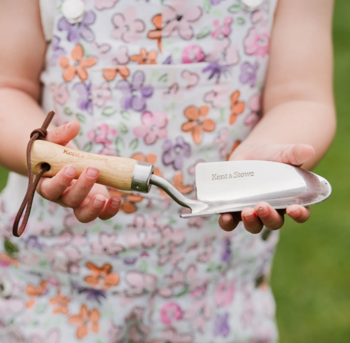 Kent & Stowe Kinder-Handschaufel – leichte Blumen-Kelle aus Edelstahl für Kinder, aus Eschenholz, Länge: 20 cm, 734862