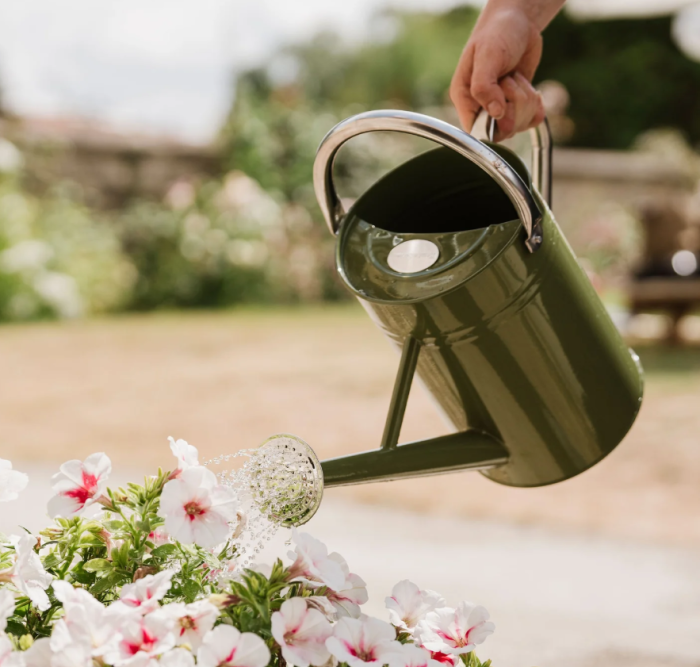 Kent & Stowe 4,5 Liter Vintage Gießkanne in olivgrün – im klassisch englischen Stil mit 2 Griffen, 735715