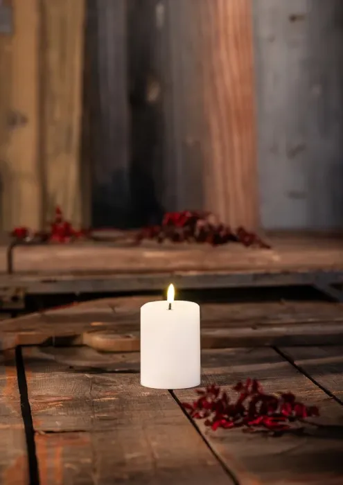 Schlaraffenland 3D LED Kerze NOVITA weiß, D7.5 H10cm, Echtwachs, 11828