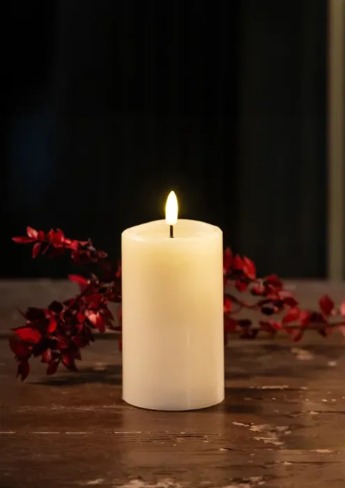 Schlaraffenland 3D LED Kerze NOVITA creme, D7,5 H12,5 cm, Echtwachs, 11832