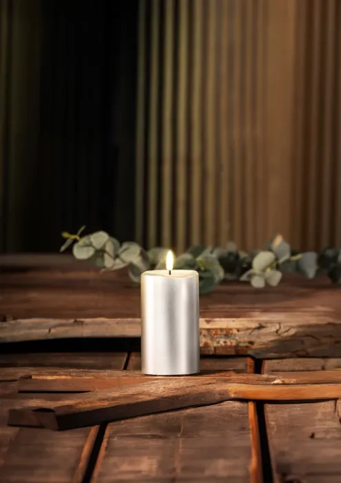 Schlaraffenland 3D LED Kerze NOVITA silber, D7,5 H12,5 cm, Echtwachs, 11844