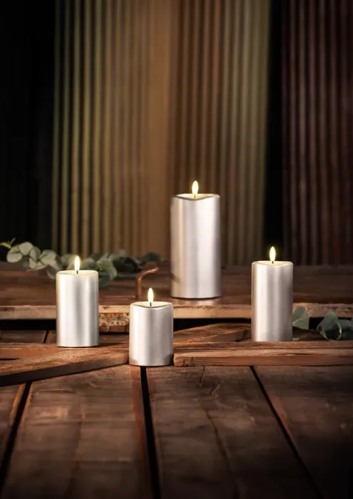 Schlaraffenland 3D LED Kerze NOVITA silber, D7,5 H12,5 cm, Echtwachs, 11844