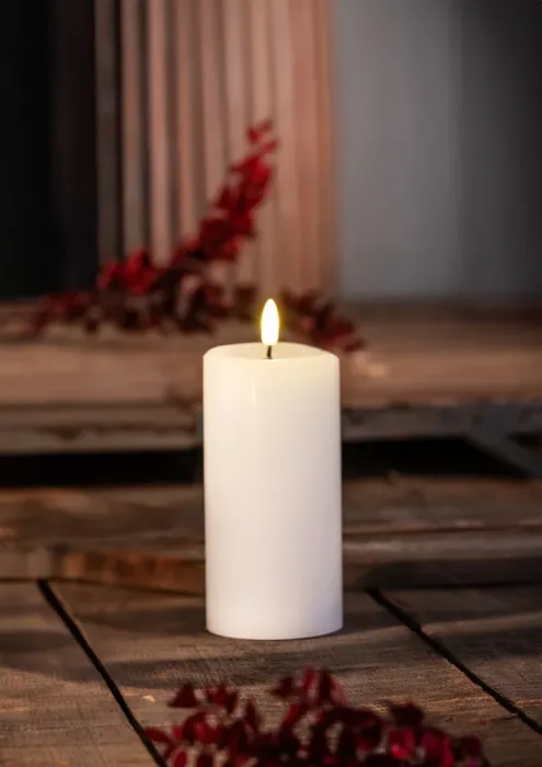 Schlaraffenland 3D LED Kerze NOVITA weiß, D7,5 H15 cm, Echtwachs, 11830