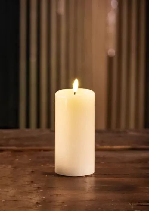 Schlaraffenland 3D LED Kerze NOVITA creme, D7,5 H15 cm, Echtwachs, 11833