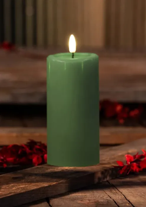 Schlaraffenland 3D LED Kerze NOVITA, 7.5 x 15cm, grün, Echtwachs, 11839