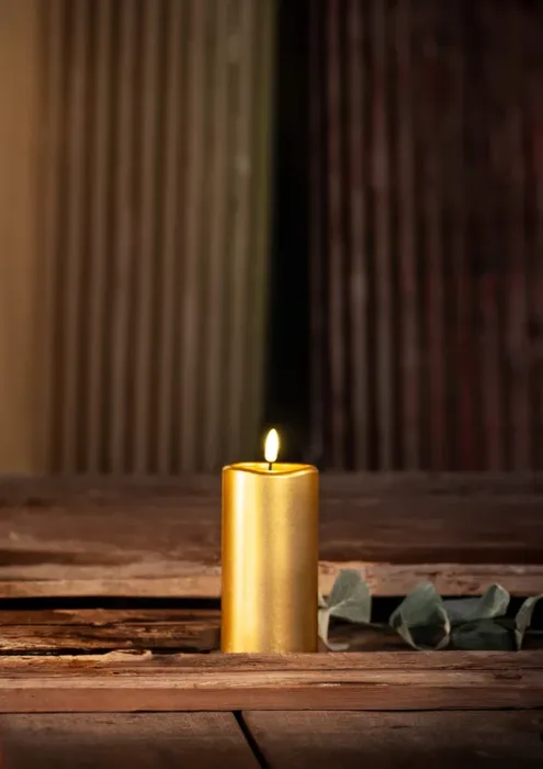 Schlaraffenland 3D LED Kerze NOVITA Gold, 7,5 x 15 cm, Echtwachs, 11848