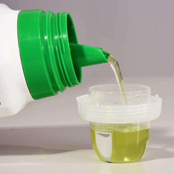 Compo Eisendünger, Spezialdünger für Zier- und Nutzpflanzen bei Blattvergilbungen, 250 ml Single 25780