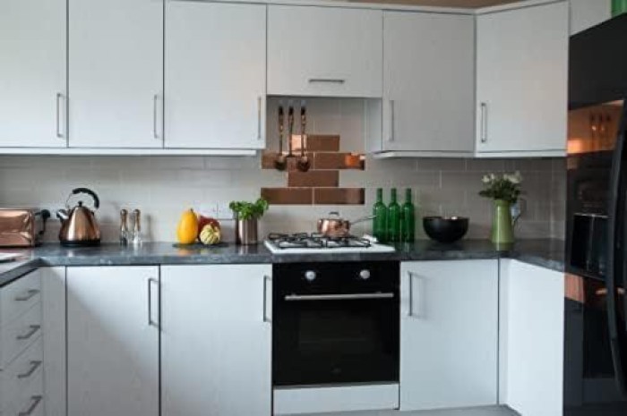 d-c-fix Klebefolie Perlmuttholz Weiß, 67,5 cm x 2 m, selbstklebend Deko-Folie für Möbel, F3468039