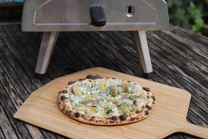 Ooni Pizzaschieber und Servierbrett aus Bambus, 30 cm, UU-P08200