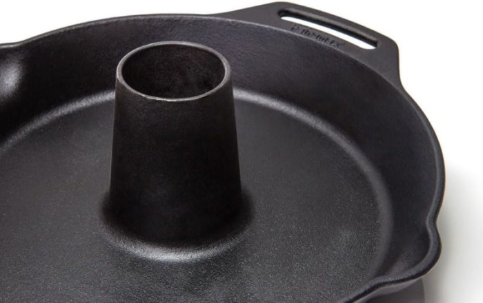 Petromax Geflügelbräter aus Gusseisen, 2 in 1, Vertiefung in der Mitte, vorbehandelt für sofortigen Einsatz, Durchmesser 25 cm x 10 cm cf30
