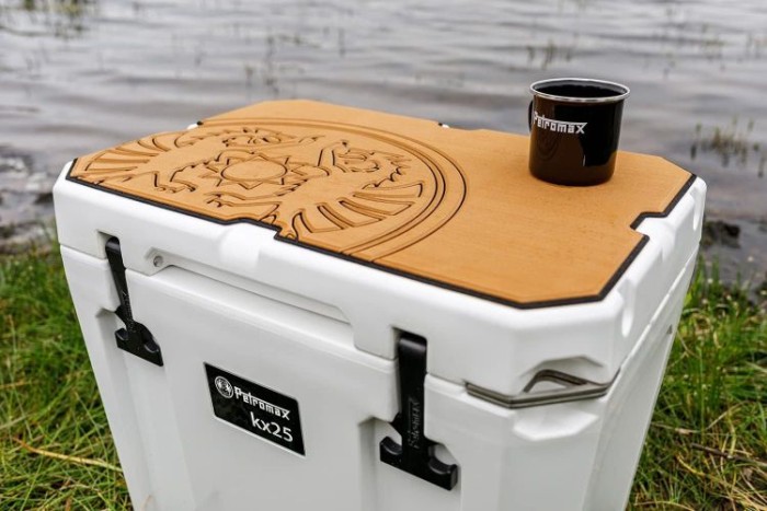 Petromax Haftauflage für Kühlbox 25 Liter, Drachenemblem, braun, kx25-padw-d