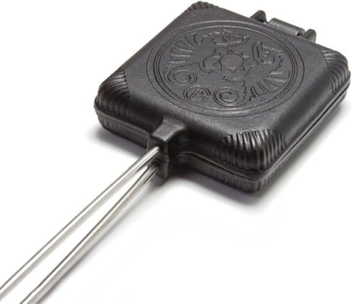 Petromax Sandwicheisen Form, Schwarz - Robustes Gusseisen Sandwichmaker, Ideal für Lagerfeuer, Camping & Outdoor-Küche, Perfekt für Toasts und Sandwiches sw-iron