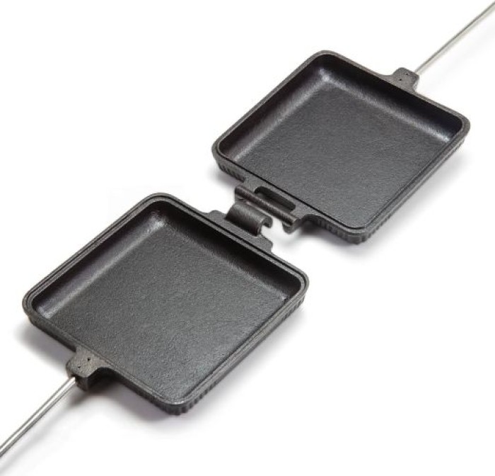 Petromax Sandwicheisen Form, Schwarz - Robustes Gusseisen Sandwichmaker, Ideal für Lagerfeuer, Camping & Outdoor-Küche, Perfekt für Toasts und Sandwiches sw-iron
